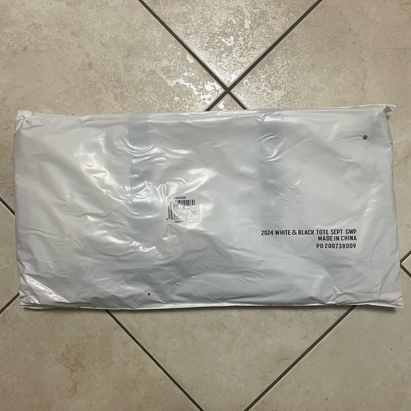 NWT DSW Exclusive Mini Weekender in Black & White - Picture 16 of 16